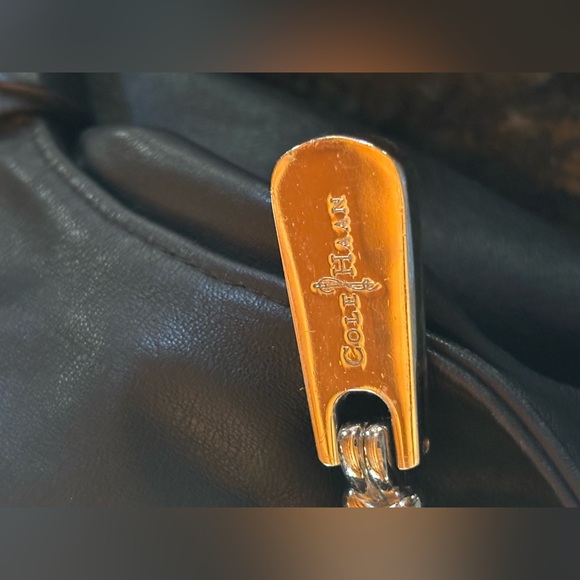 Cole Haan Black Leather Hobo Shoulder Bag w/ Logo Charm Large Slouchy Roomy Soft - Picture 9 of 15